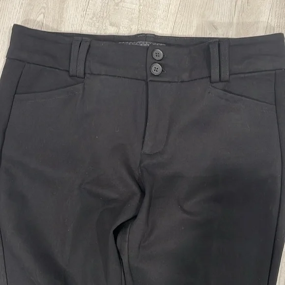 Black Capris with Tailored Fit and Smooth Fabric - Picture 2 of 4